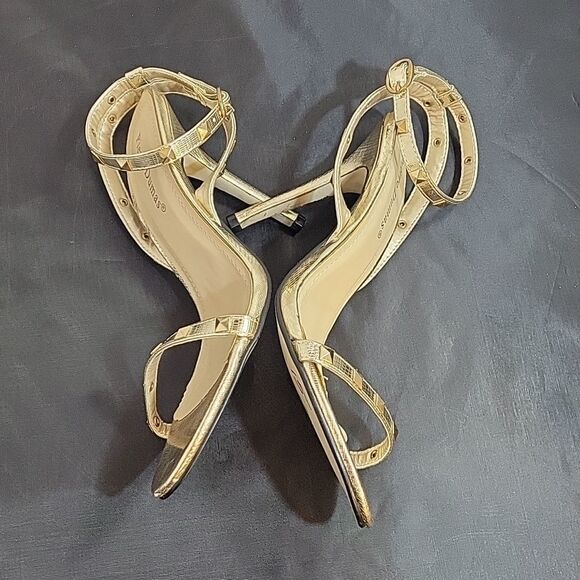 BRAND NEW PIERRE DUMAS GOLD STUDDED ANKLE AND ADJUSTABLE BUCKLE STRAP SANDAL - Picture 6 of 13